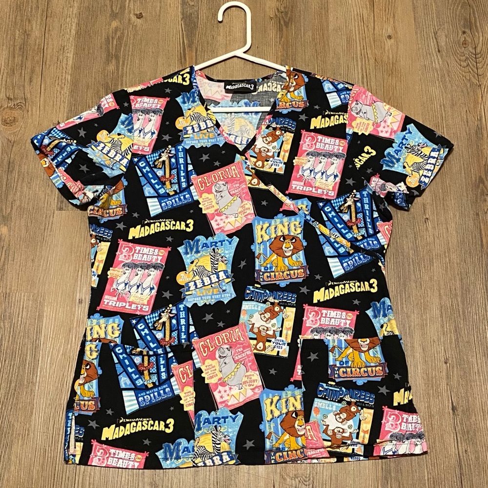 Madagascar 3 Scrub top